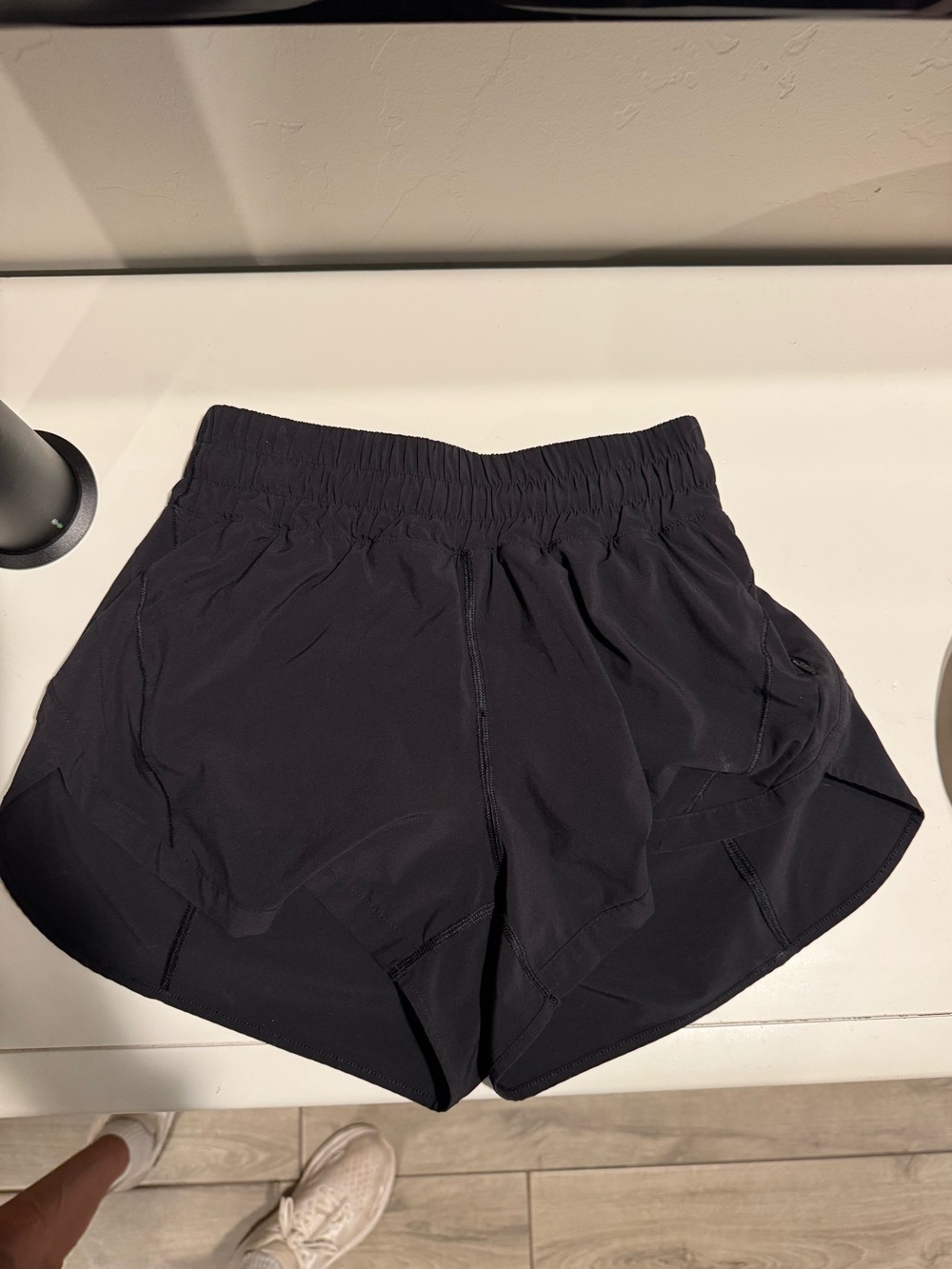 lululemon track that 3” short size 6